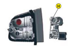 In some climatic conditions, mist may appear on the headlamp / indicator lenses.